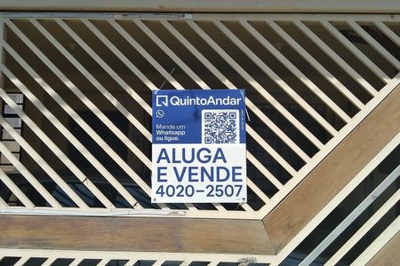 Casa à venda com 168m², 4 quartos e 2 vagas Casa à venda com 168m², 4 quartos e 2 vagasFachada