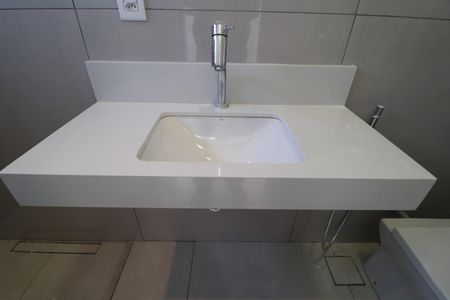 Casa de condomínio para alugar com 182m², 3 quartos e 3 vagasBanheiro da Suíte 2