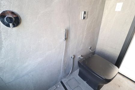 Casa de condomínio para alugar com 182m², 3 quartos e 3 vagasBanheiro Social