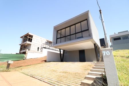 Casa de condomínio para alugar com 182m², 3 quartos e 3 vagasFachada