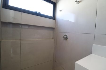 Casa de condomínio para alugar com 182m², 3 quartos e 3 vagasBanheiro da Suíte 2