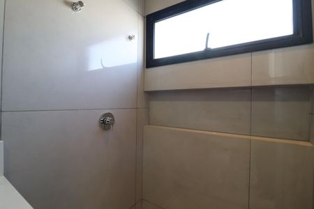 Casa de condomínio para alugar com 182m², 3 quartos e 3 vagasBanheiro da Suíte 1