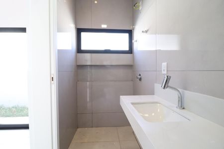 Casa de condomínio para alugar com 182m², 3 quartos e 3 vagasBanheiro da Suíte 2