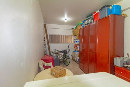 Casa à venda com 254m², 4 quartos e 5 vagas Casa à venda com 254m², 4 quartos e 5 vagasQuarto 3