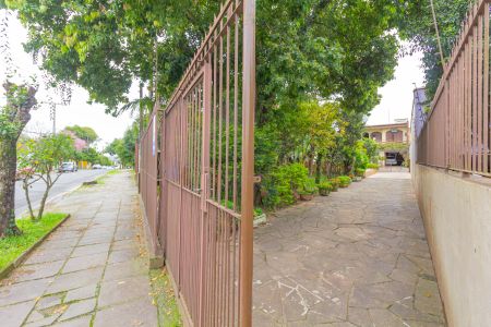 Casa à venda com 254m², 4 quartos e 5 vagas Casa à venda com 254m², 4 quartos e 5 vagasFachada