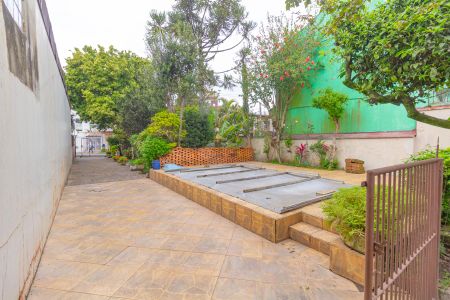 Casa à venda com 254m², 4 quartos e 5 vagas Casa à venda com 254m², 4 quartos e 5 vagasPiscina