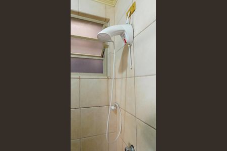 Banheiro de kitnet/studio para alugar com 1 quarto, 23m² em Menino Deus, Porto Alegre