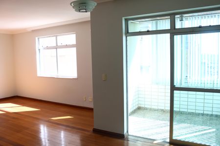 Sala de apartamento para alugar com 3 quartos, 120m² em Buritis, Belo Horizonte