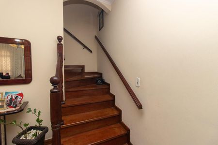 Casa à venda com 175m², 3 quartos e 4 vagasEscada