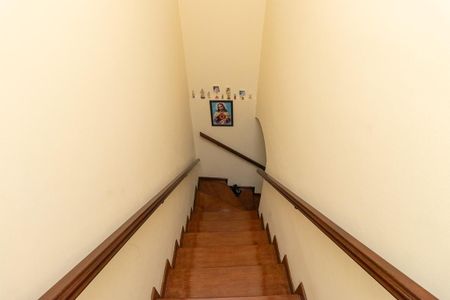 Casa à venda com 175m², 3 quartos e 4 vagasEscada