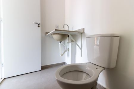 Banheiro de kitnet/studio à venda com 1 quarto, 28m² em Vila Madalena, São Paulo