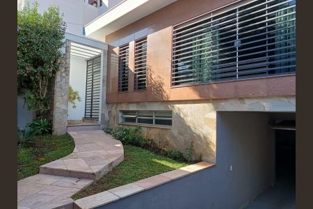 Casa à venda com 318m², 4 quartos e 6 vagas Casa à venda com 318m², 4 quartos e 6 vagasÁrea Externa