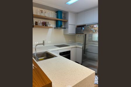 Casa à venda com 318m², 4 quartos e 6 vagas Casa à venda com 318m², 4 quartos e 6 vagasCozinha