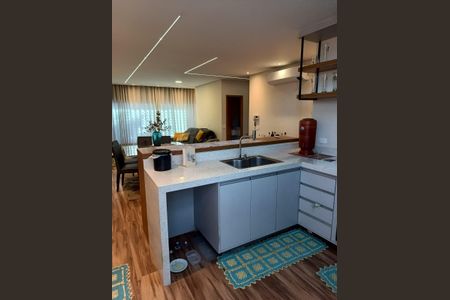 Casa à venda com 318m², 4 quartos e 6 vagas Casa à venda com 318m², 4 quartos e 6 vagasCozinha