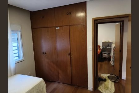 Casa à venda com 318m², 4 quartos e 6 vagas Casa à venda com 318m², 4 quartos e 6 vagasQuarto 1