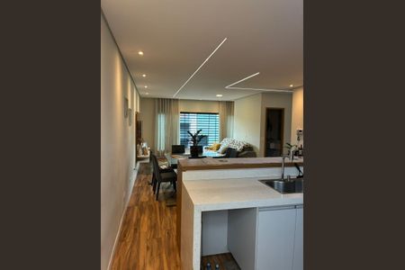 Sala de casa à venda com 4 quartos, 318m² em Vila Scarpelli, Santo André
