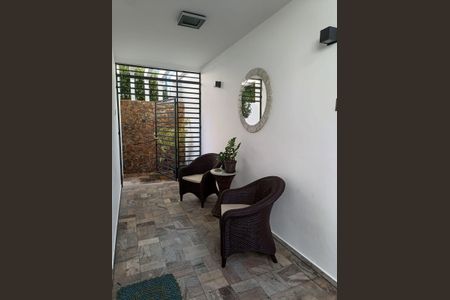 Casa à venda com 318m², 4 quartos e 6 vagas Casa à venda com 318m², 4 quartos e 6 vagasÁrea Externa