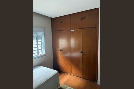 Casa à venda com 318m², 4 quartos e 6 vagas Casa à venda com 318m², 4 quartos e 6 vagasQuarto 1