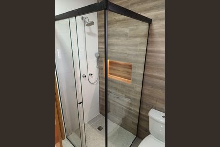 Casa à venda com 318m², 4 quartos e 6 vagas Casa à venda com 318m², 4 quartos e 6 vagasBanheiro 2