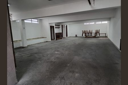 Casa à venda com 318m², 4 quartos e 6 vagas Casa à venda com 318m², 4 quartos e 6 vagasÁrea Externa