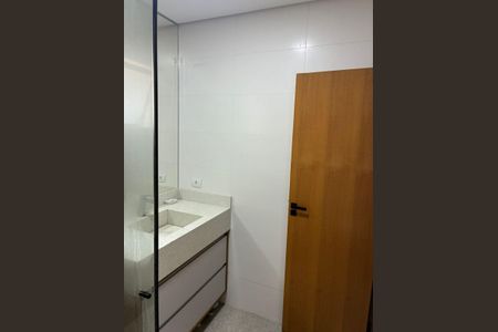 Casa à venda com 318m², 4 quartos e 6 vagas Casa à venda com 318m², 4 quartos e 6 vagasBanheiro 4