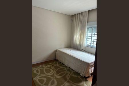 Casa à venda com 318m², 4 quartos e 6 vagas Casa à venda com 318m², 4 quartos e 6 vagasQuarto 1