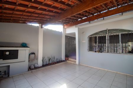 Casa à venda com 128m², 3 quartos e 2 vagas Casa à venda com 128m², 3 quartos e 2 vagasGaragem