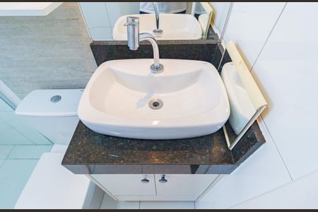 Apartamento para alugar com 55m², 2 quartos e 1 vagaDetalhe - Banheiro