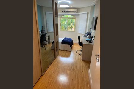 Casa à venda com 4 quartos, 342m² em Vila Carrão, São Paulo