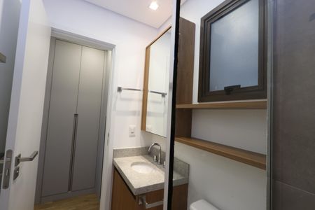 Apartamento à venda com 77m², 2 quartos e 2 vagasBanheiro da Suíte