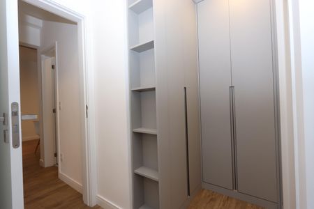 Apartamento à venda com 77m², 2 quartos e 2 vagasCloset da Suíte
