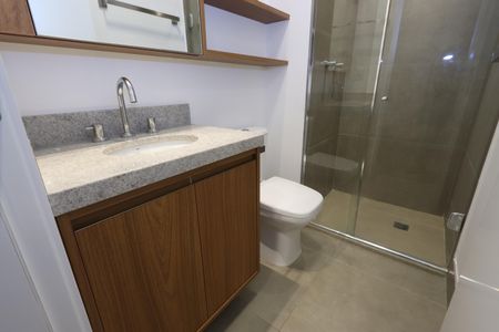 Apartamento à venda com 77m², 2 quartos e 2 vagasBanheiro da Suíte