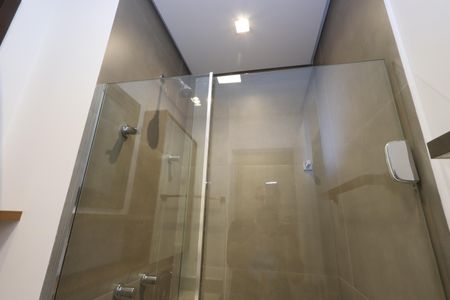 Apartamento à venda com 77m², 2 quartos e 2 vagasBanheiro da Suíte