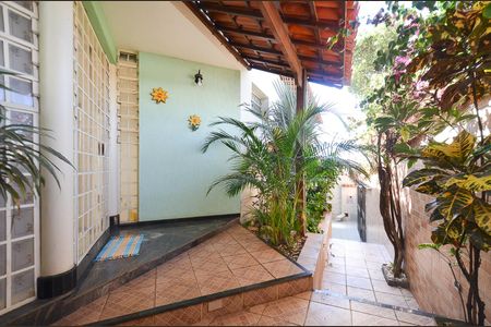 Casa à venda com 360m², 3 quartos e 4 vagas Casa à venda com 360m², 3 quartos e 4 vagasÁrea externa