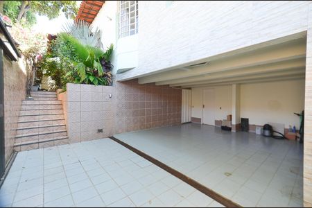 Casa à venda com 360m², 3 quartos e 4 vagas Casa à venda com 360m², 3 quartos e 4 vagasGaragem