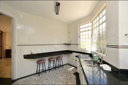 Casa à venda com 360m², 3 quartos e 4 vagas Casa à venda com 360m², 3 quartos e 4 vagasCozinha