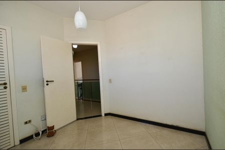 Quarto1 de casa à venda com 3 quartos, 360m² em Esplanada, Belo Horizonte