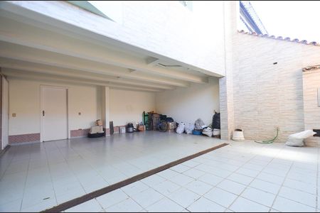 Casa à venda com 360m², 3 quartos e 4 vagas Casa à venda com 360m², 3 quartos e 4 vagasGaragem