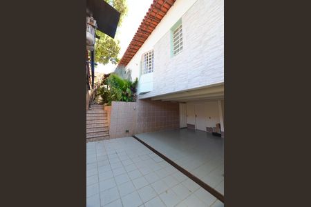 Casa à venda com 360m², 3 quartos e 4 vagas Casa à venda com 360m², 3 quartos e 4 vagasGaragem