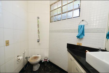 Casa à venda com 360m², 3 quartos e 4 vagas Casa à venda com 360m², 3 quartos e 4 vagasBanheiro Social