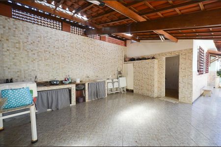 Casa à venda com 360m², 3 quartos e 4 vagas Casa à venda com 360m², 3 quartos e 4 vagasÁrea Externa