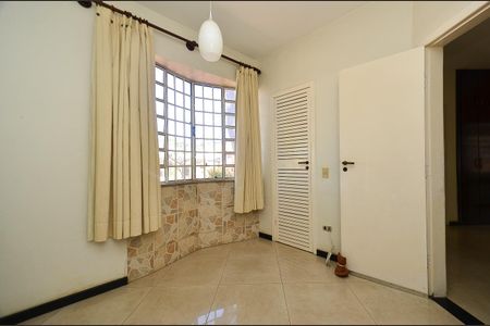 Casa à venda com 360m², 3 quartos e 4 vagas Casa à venda com 360m², 3 quartos e 4 vagasQuarto1