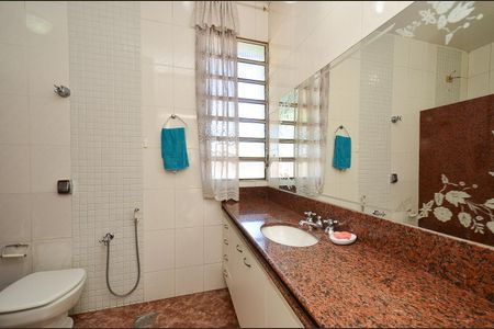 Casa à venda com 360m², 3 quartos e 4 vagas Casa à venda com 360m², 3 quartos e 4 vagasBanheiro da Suíte