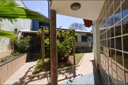 Casa à venda com 360m², 3 quartos e 4 vagas Casa à venda com 360m², 3 quartos e 4 vagasÁrea externa