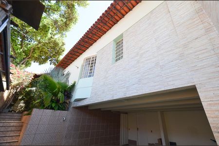 Casa à venda com 360m², 3 quartos e 4 vagas Casa à venda com 360m², 3 quartos e 4 vagasGaragem