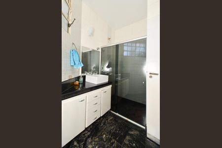 Casa à venda com 360m², 3 quartos e 4 vagas Casa à venda com 360m², 3 quartos e 4 vagasBanheiro Social