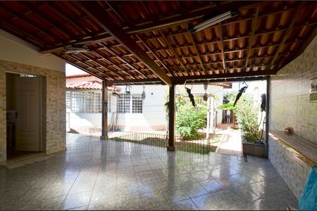 Casa à venda com 360m², 3 quartos e 4 vagas Casa à venda com 360m², 3 quartos e 4 vagasÁrea Externa