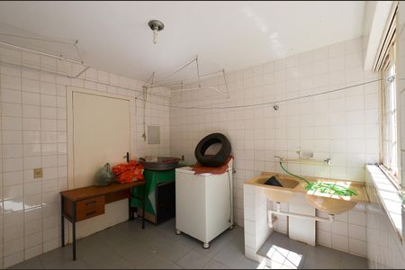 Casa à venda com 360m², 3 quartos e 4 vagas Casa à venda com 360m², 3 quartos e 4 vagasÁrea de serviço