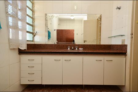 Casa à venda com 360m², 3 quartos e 4 vagas Casa à venda com 360m², 3 quartos e 4 vagasBanheiro da Suíte