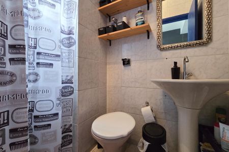 Casa à venda com 165m², 3 quartos e 1 vaga Casa à venda com 165m², 3 quartos e 1 vagaBanheiro da Suíte 1